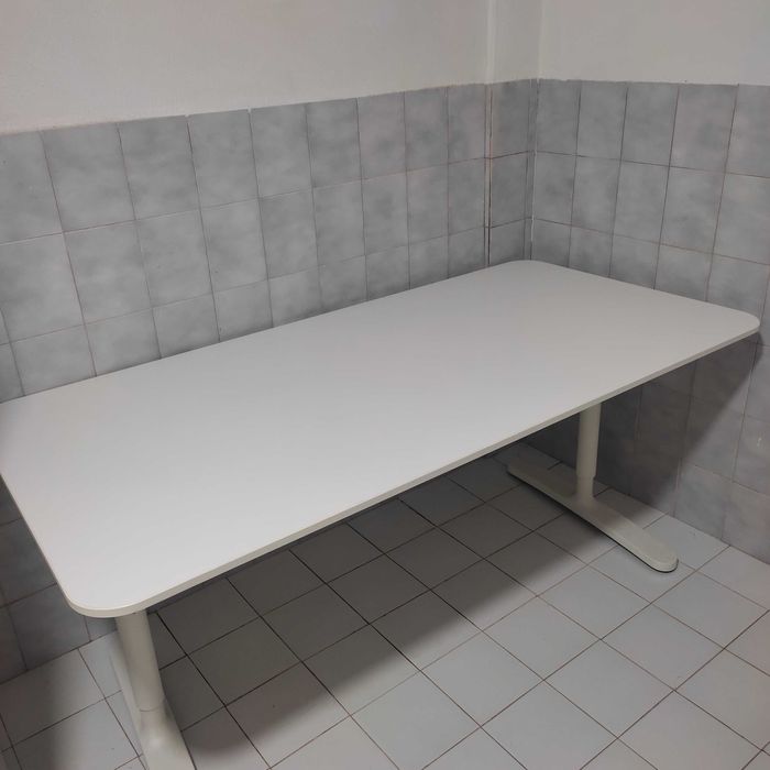 Secretária escritório/gabinete/consultório