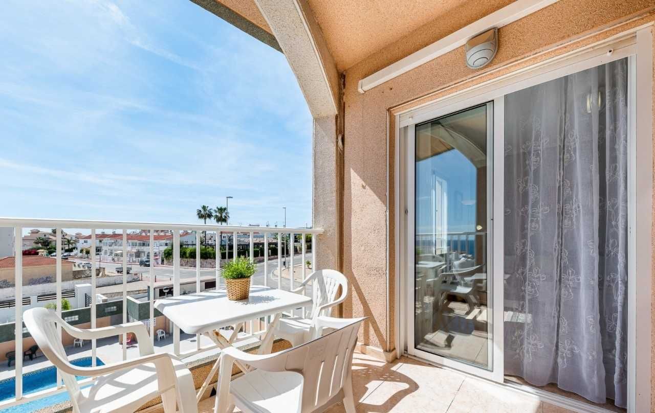 Penthouse z parkingiem, wspólnym basenem i widokiem na morze Hiszpania