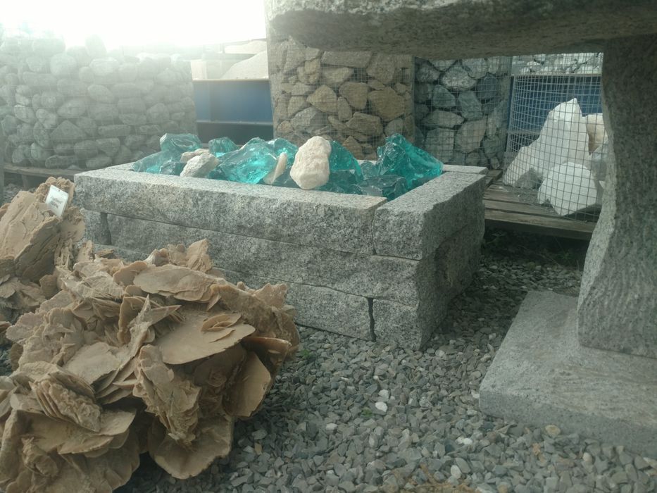 Palisada cięto-łupana 70cm kostka brukowa granitowa ziemia podmurówka