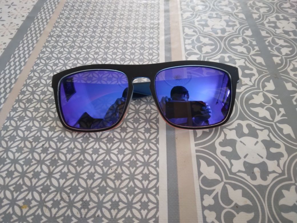 Oculos de sol espelhados azul novos