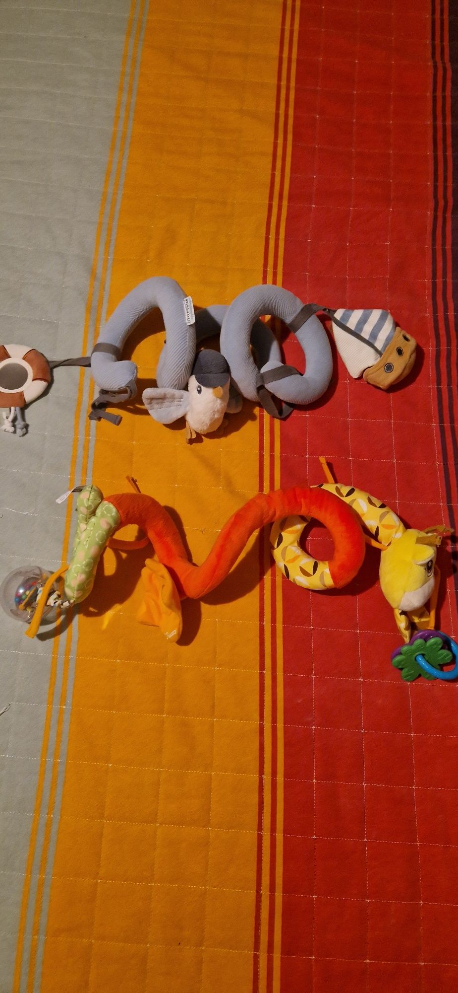 Berço + colchão + roupa + acessórios