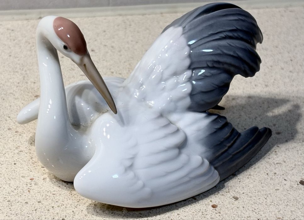 Lladro: Lindissima escultura em porcelana Garça em pose de nidificação