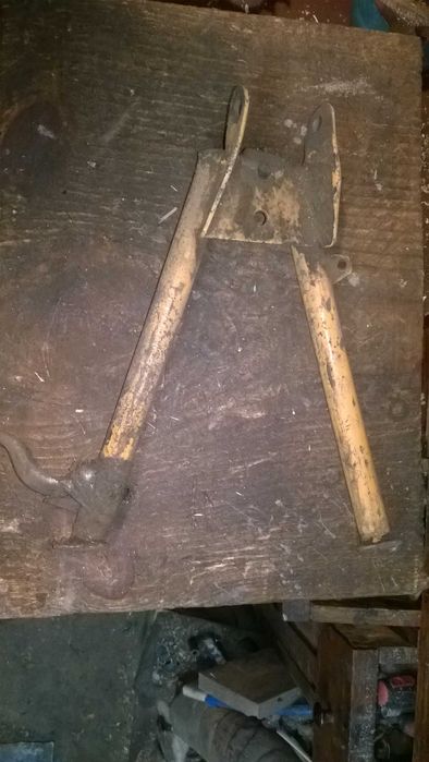 Тормозна лап  Гальмівні барабани Карпати-2, двигун V-50M ,Ключ свічний