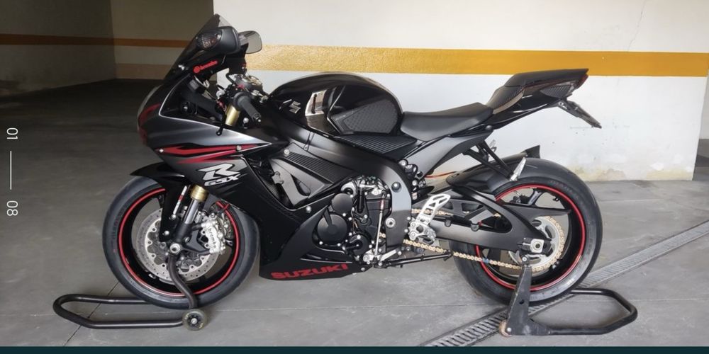 Gsx-R 750 L1 do ano 2011 - Material original incluido
