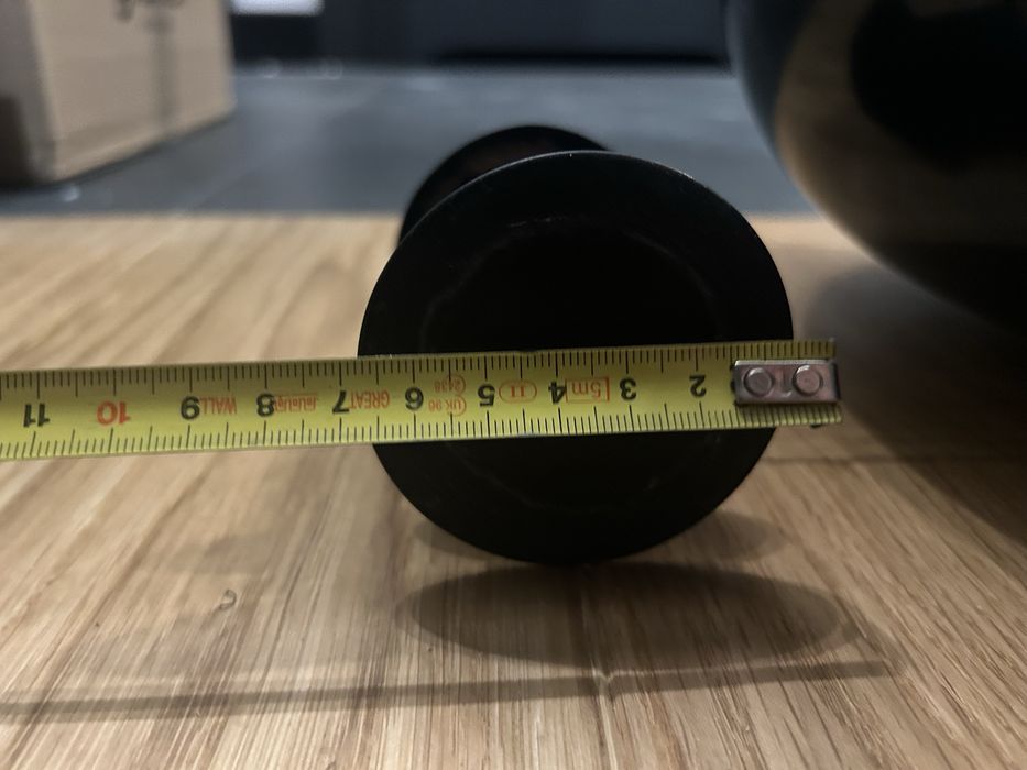 Czarna szklana umywalka po demontażu ; 30/12 cm