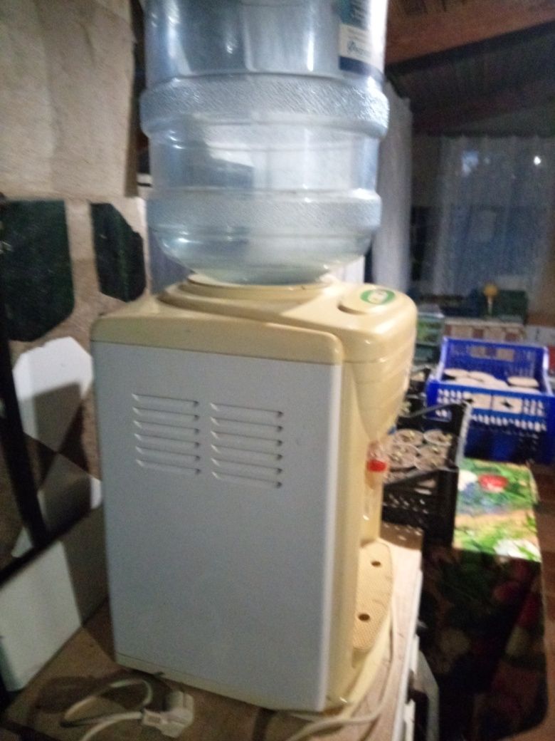 Кулер для воды с нагревом и охлаждением