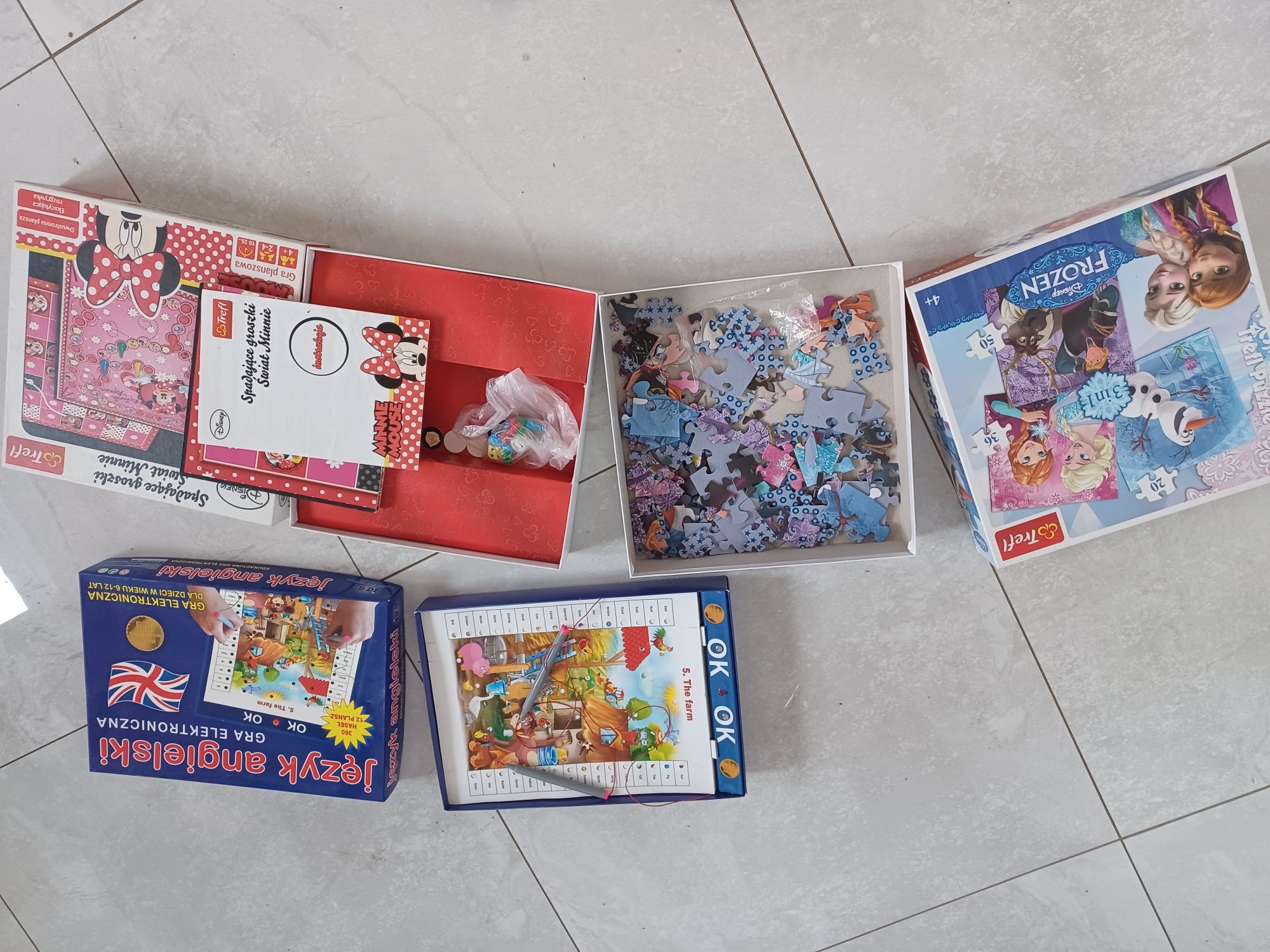 Puzzle,gry,kredki.