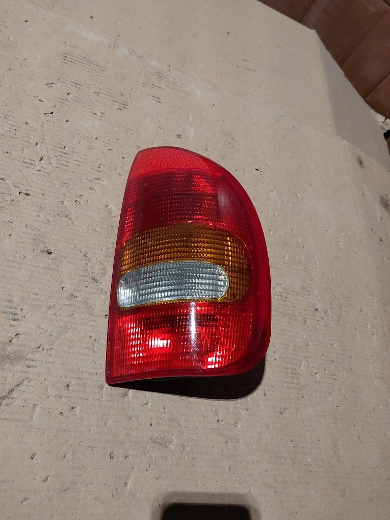 Opel corsa B tylna lampa tył prawa 5d drzwi 5 wkład lampy żarówek