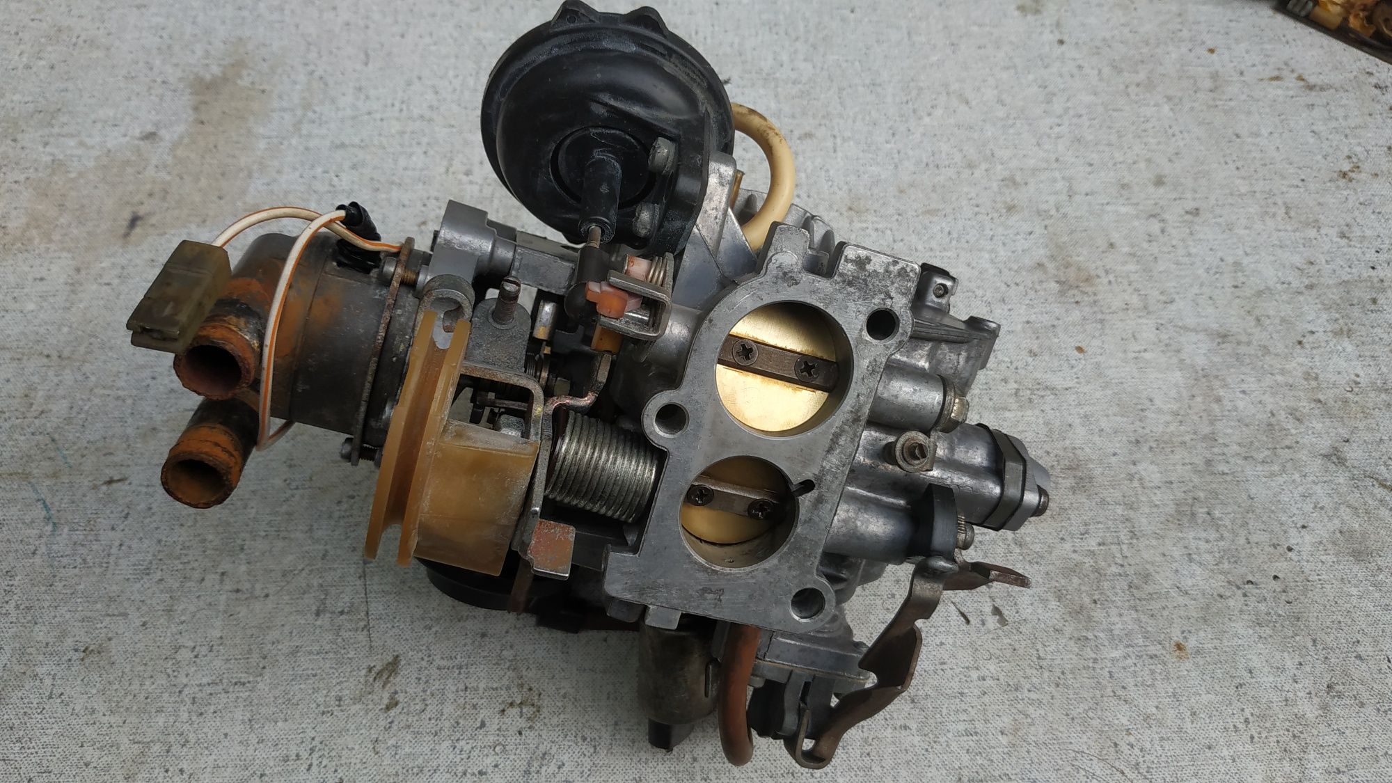 Карбюратор Pierburg 2E3/2 Passat 1.6