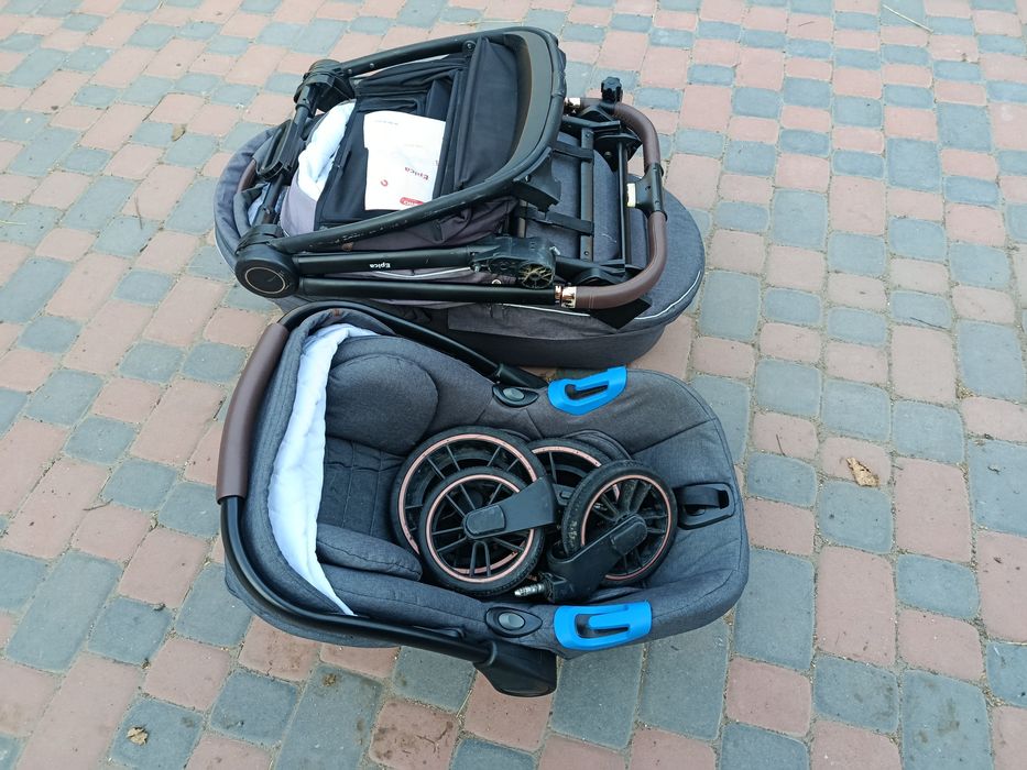 Продам коляску дитячу Carrello Epica 3в1, сірого кольору.
Легка в керу
