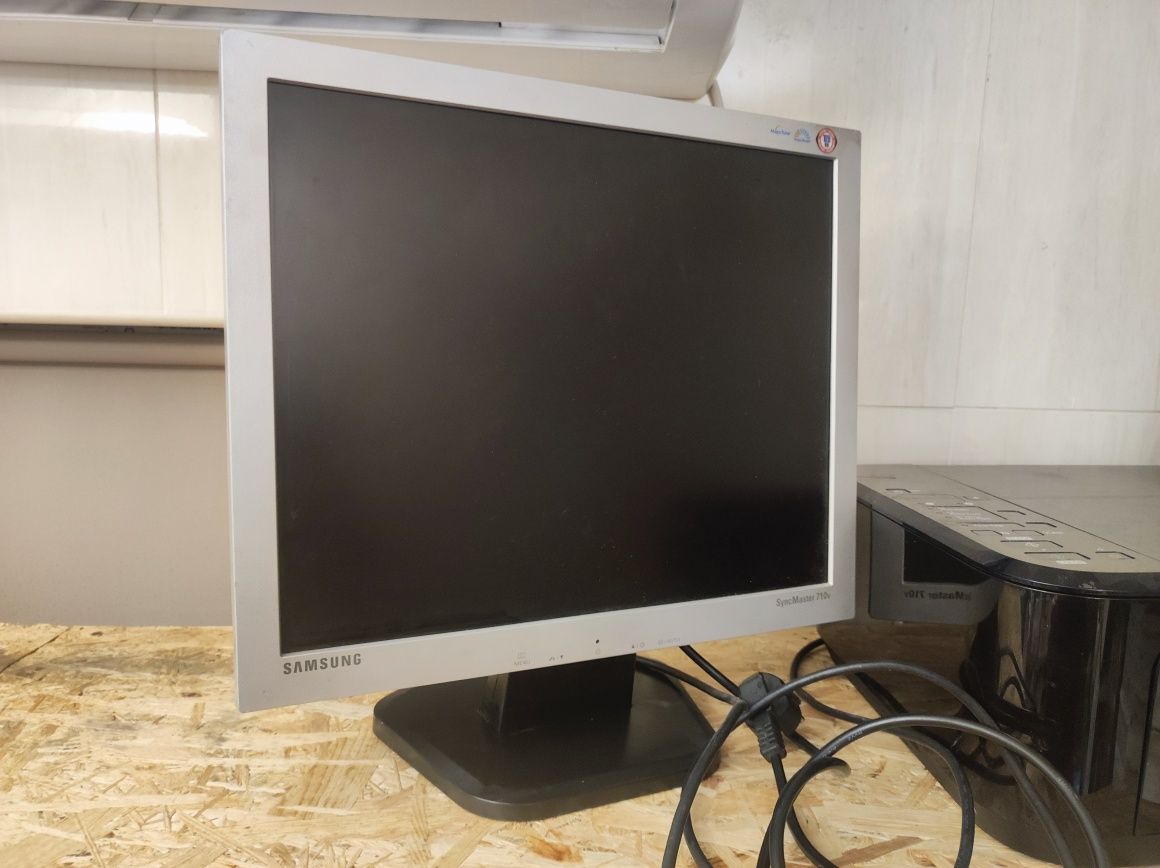 Продам монітор Samsung SyncMaster 710v