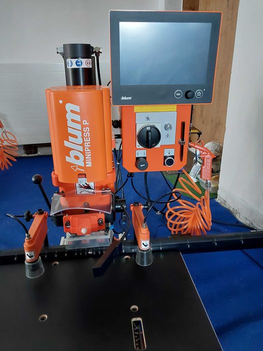 Blum Minipress  z komputerem