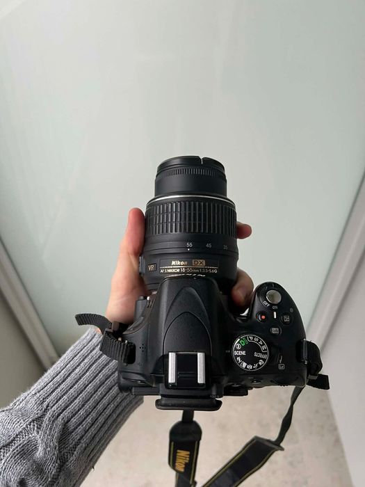 Nikon D5100 + Nikon DX 18-55 mm