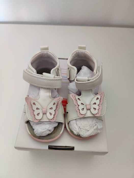 Sandálias em bom estado