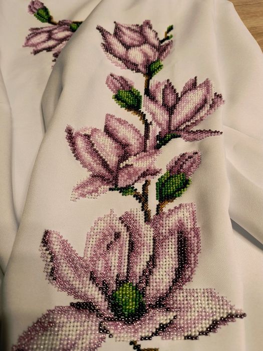 Bluzka ręcznie haftowana koralikami