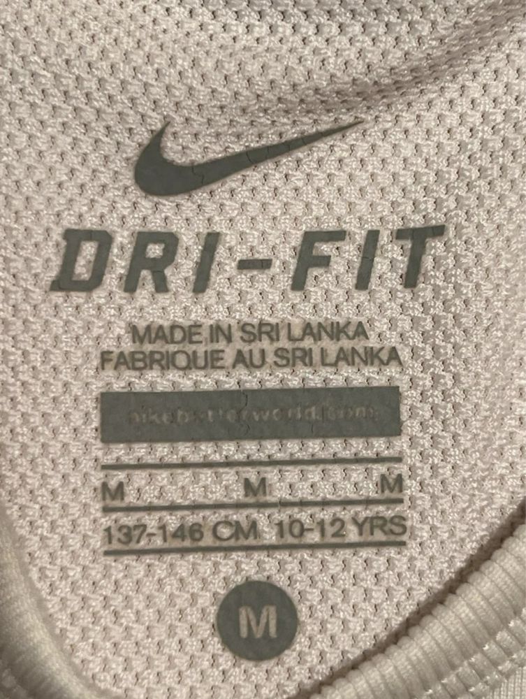 Продам спортивную  футболку Nike оригинал