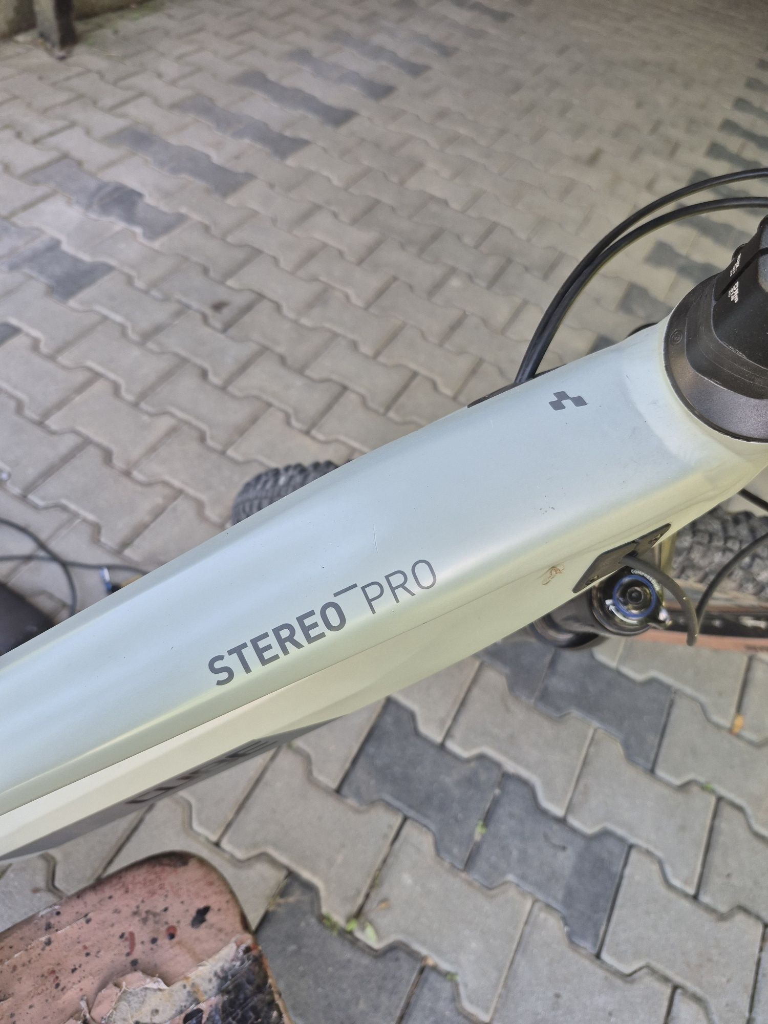 Rower elektryczny Cube stereo pro 120