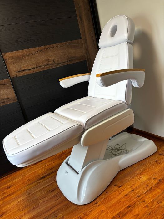 Fotel kosmetyczny elektrycznie regulowany