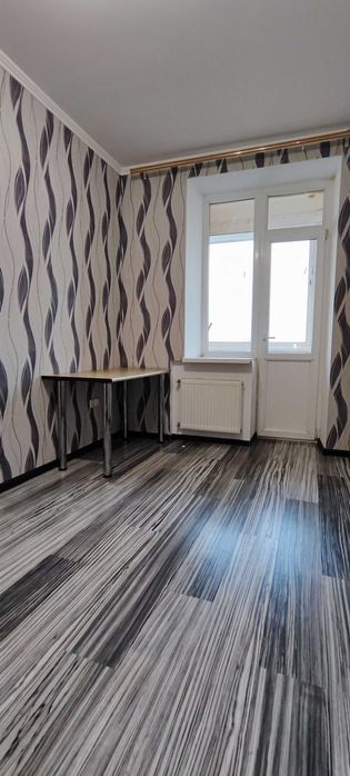 Продам двокімнатну квартиру покращеного планування.Цегляний будинок