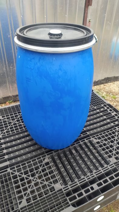 Beczki 120 litrów na klamrę metalową