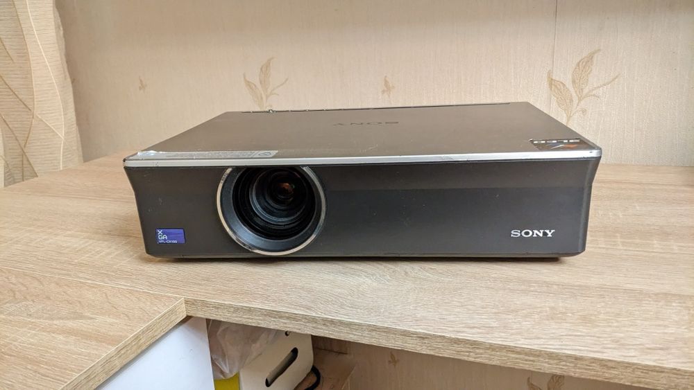 Проектор sony vpl-cx100  . XGA