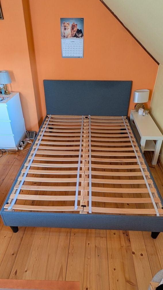 Łóżko na nóżkach IKEA Sabovik 140 ×200 z materacem jak nowe!