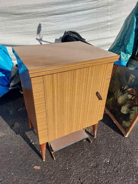 Máquina de costura Singer 611G com móvel de arrumação pés de palito