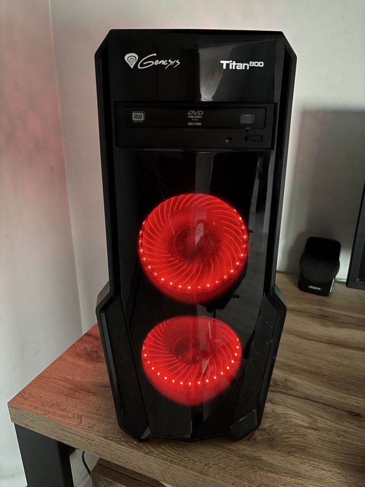 Komputer stacjonarny + monitor