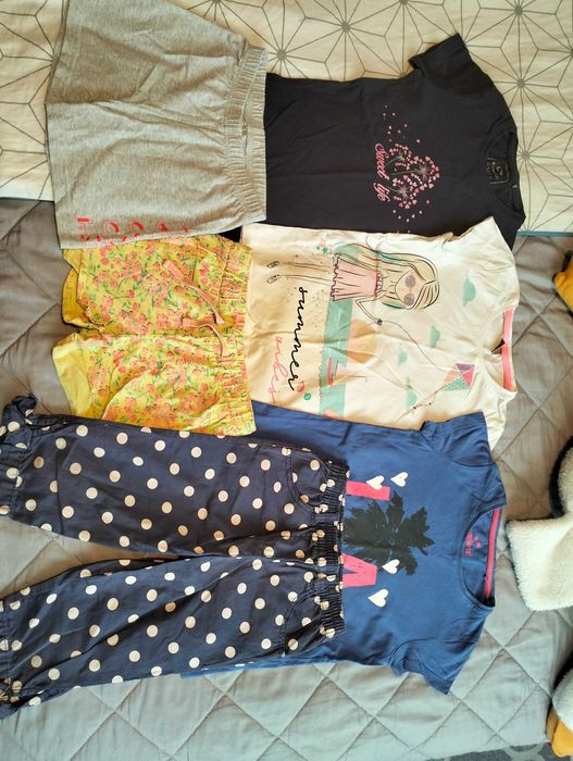 Zestaw na lato dla dziewczynki w rozmiarze 122/128.