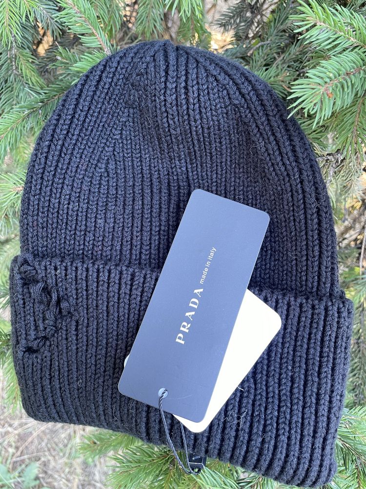 Шапка PRADA milano прада.