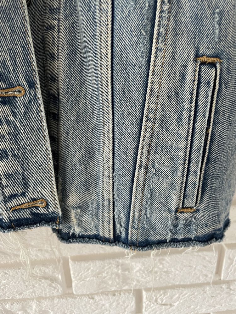 Levi’s kurtka jeansowa z naszywkami palmami z przodu rozmiar S