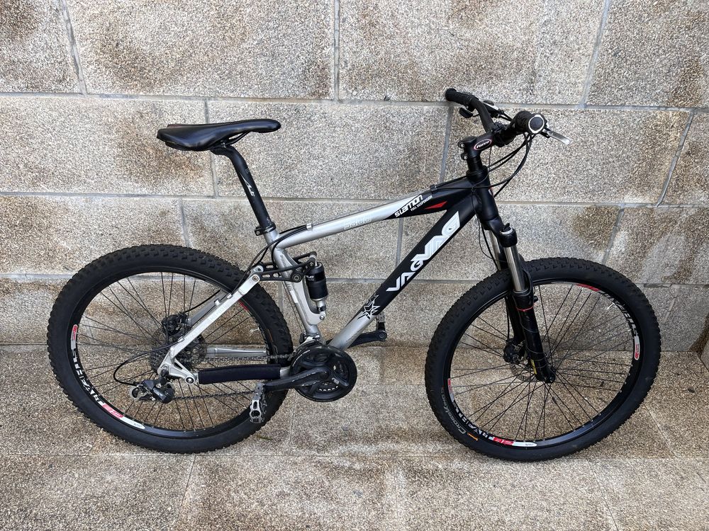 Bicicleta BTT suspensao total roda 26