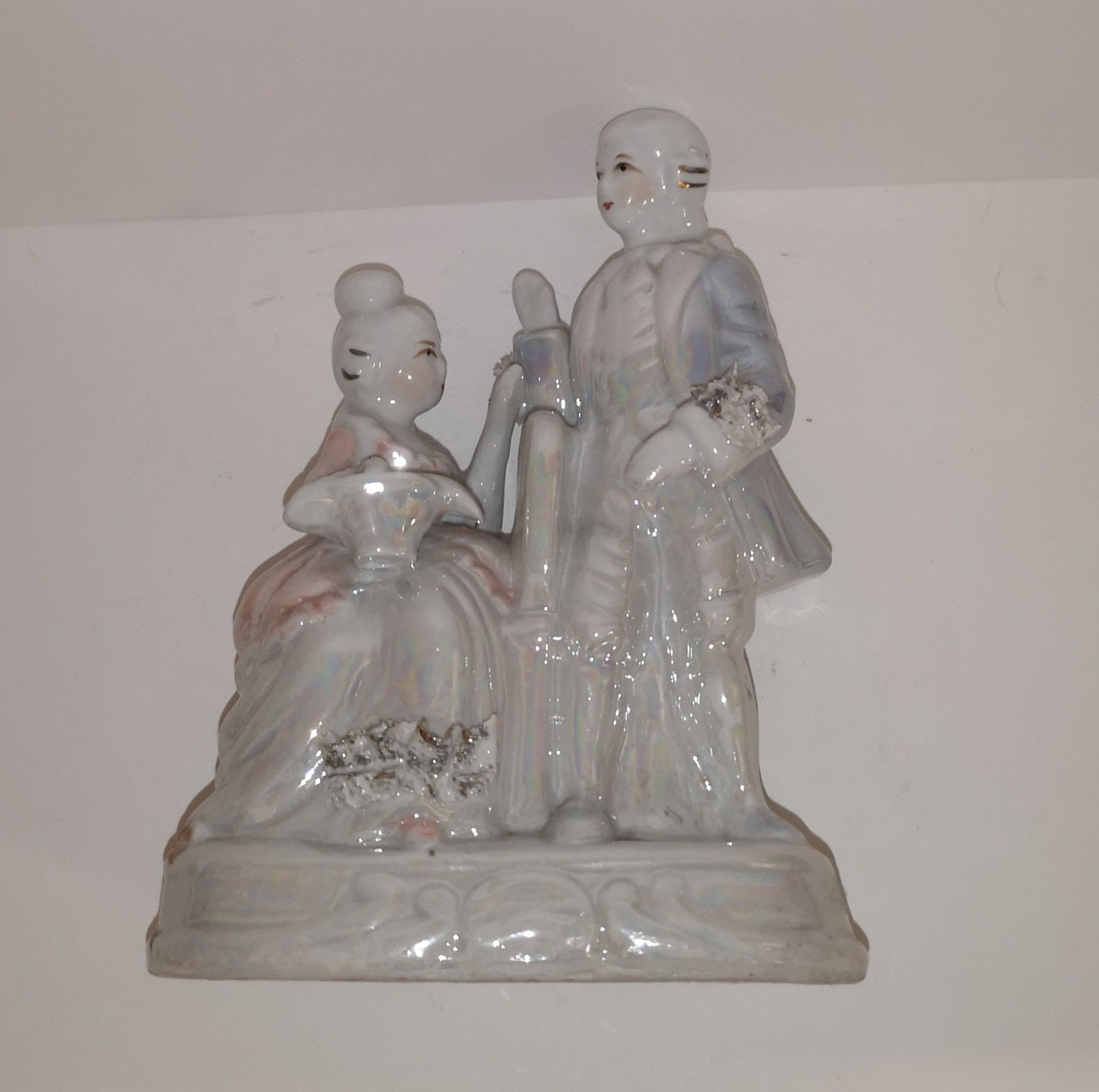 Ceramiczna figurka kobiety z mężczyzną