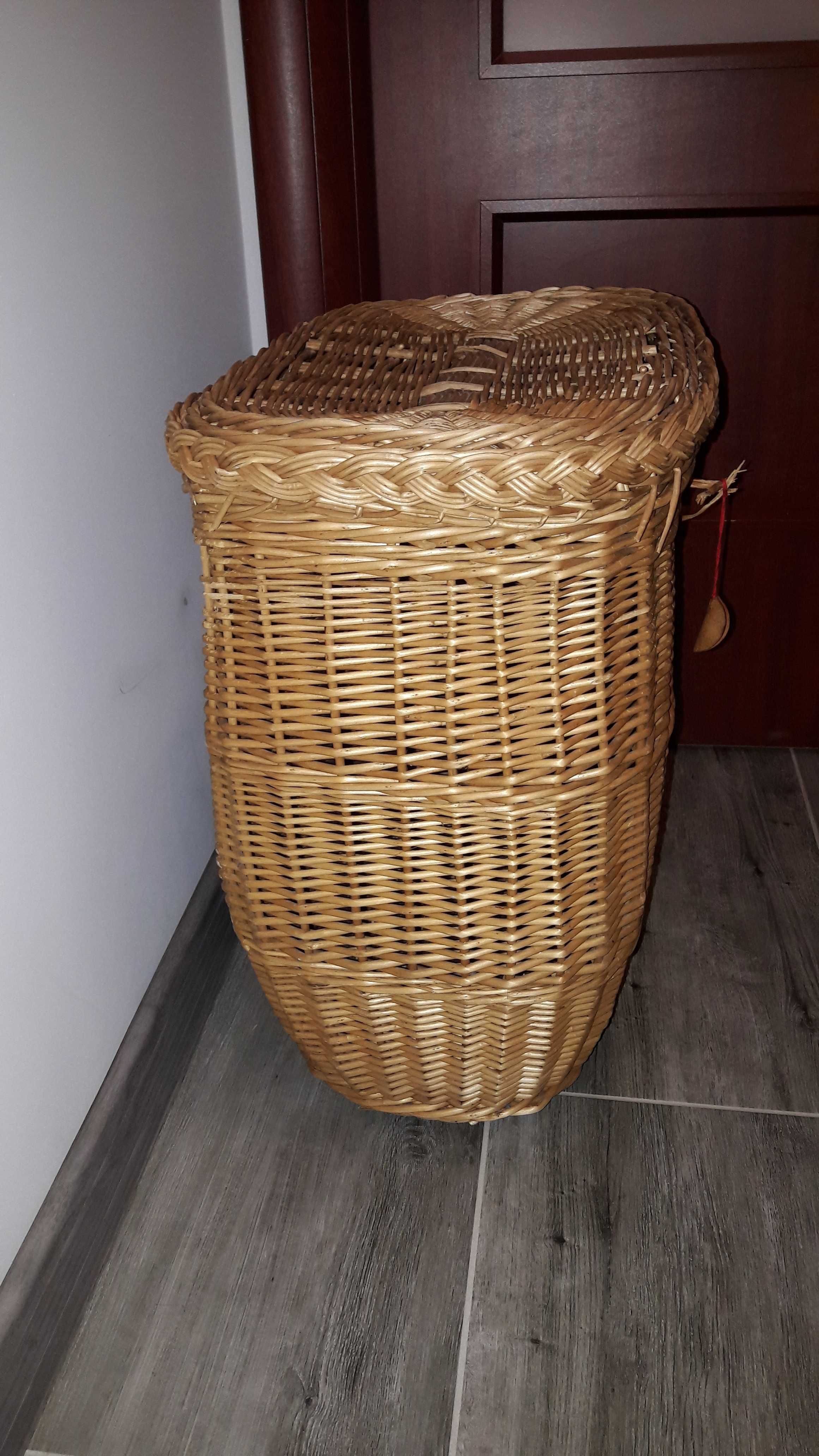 Kosz wiklinowy z przykrywką