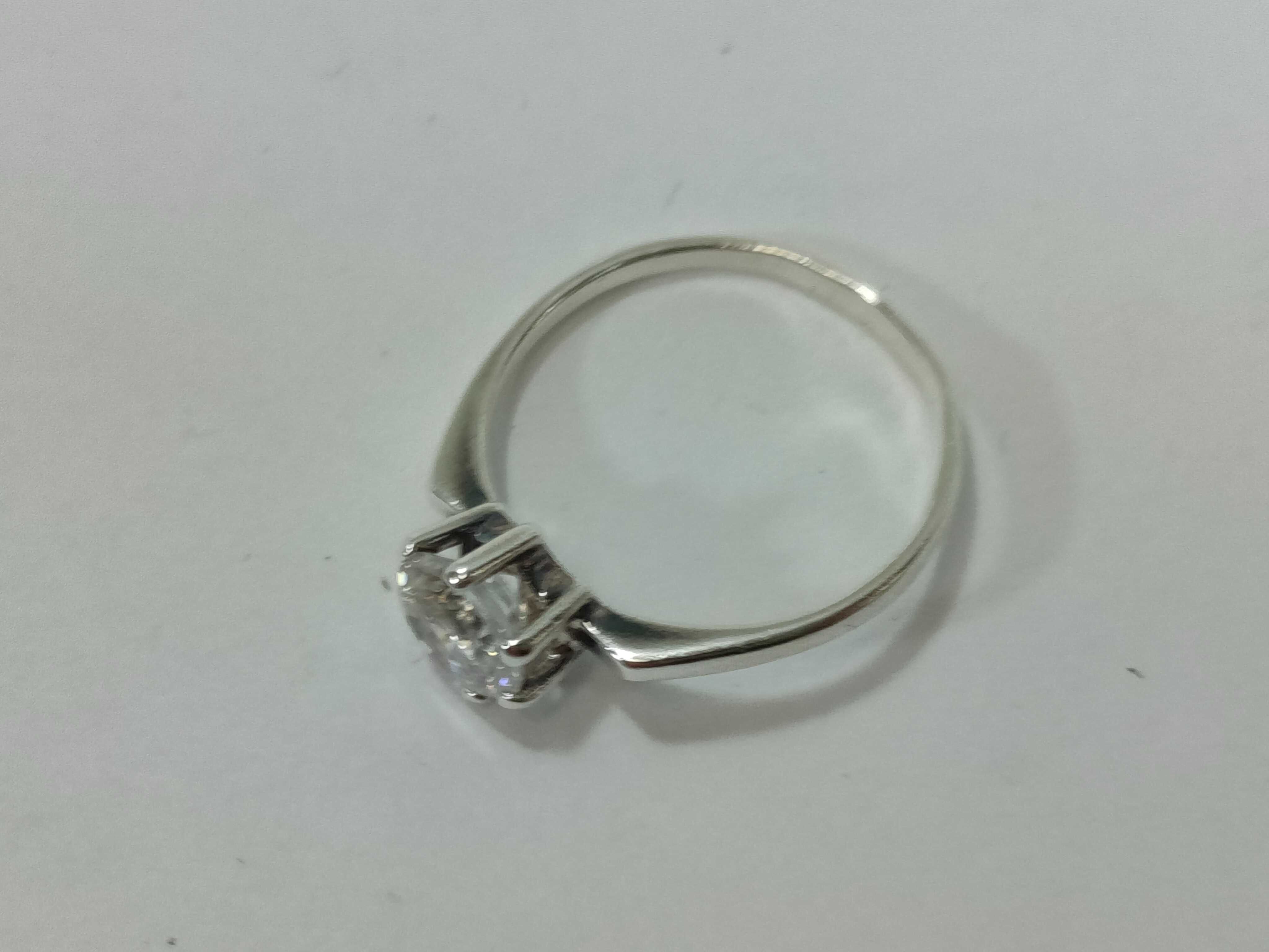 SB054 Srebrny pierścionek na zaręczyny 925 1,4 G