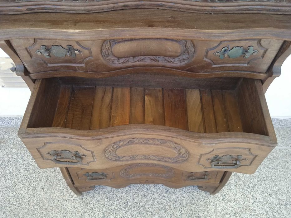 Oratório em castanho antigo feito à mão