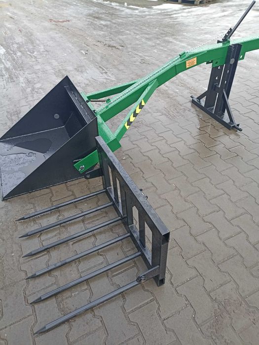 Ładowacz na tył ciągnika z łyżka lub widłami