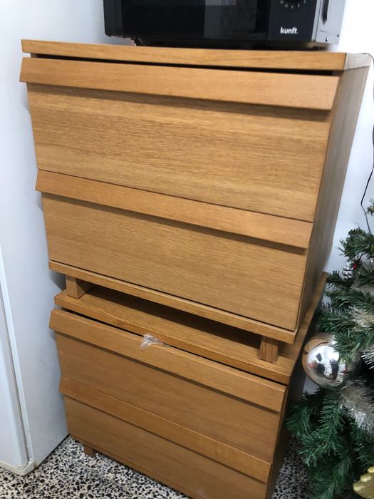 Vendo 2 Mesas de cabeceira madeira