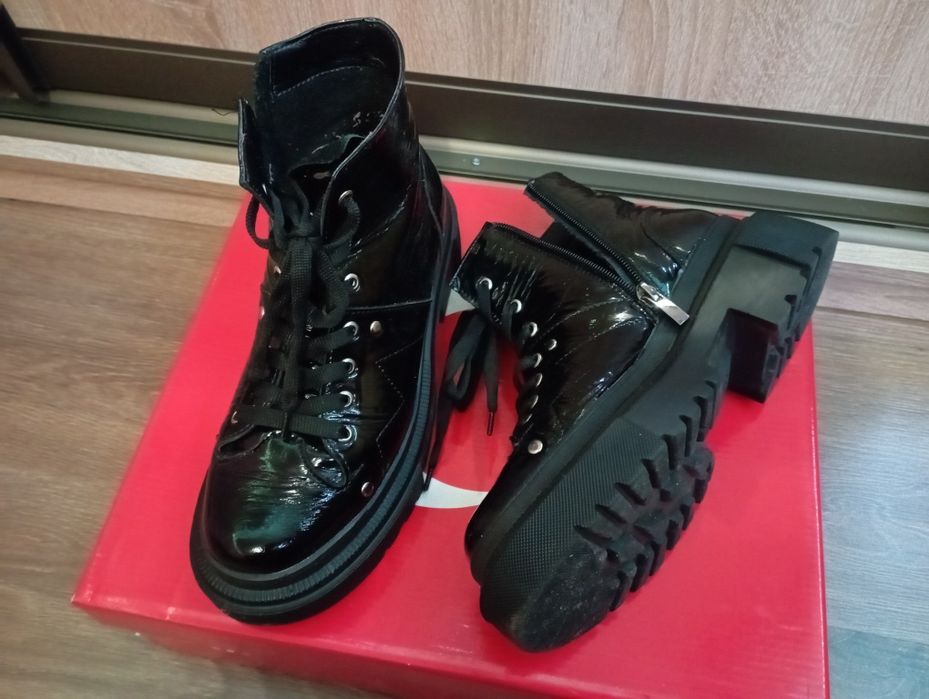 Жіночі ботинки, жіноче взуття, кожано-лакові