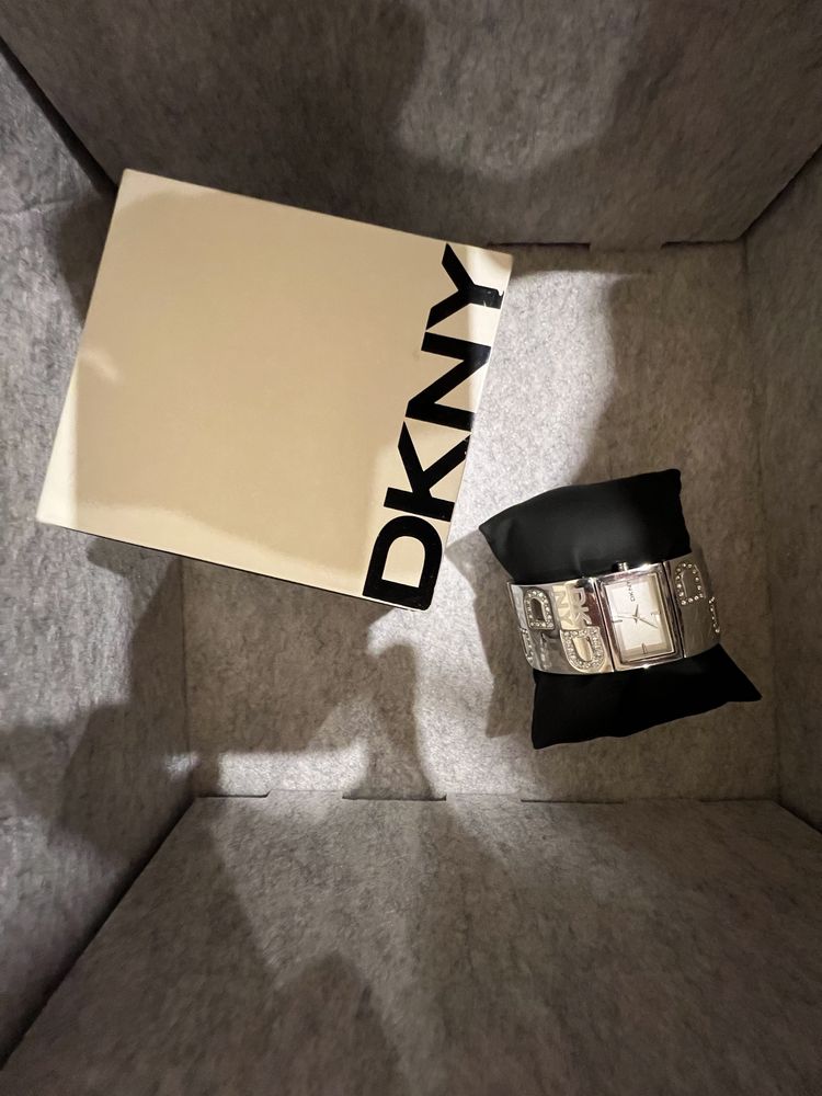 Zegarek DKNY srebrny