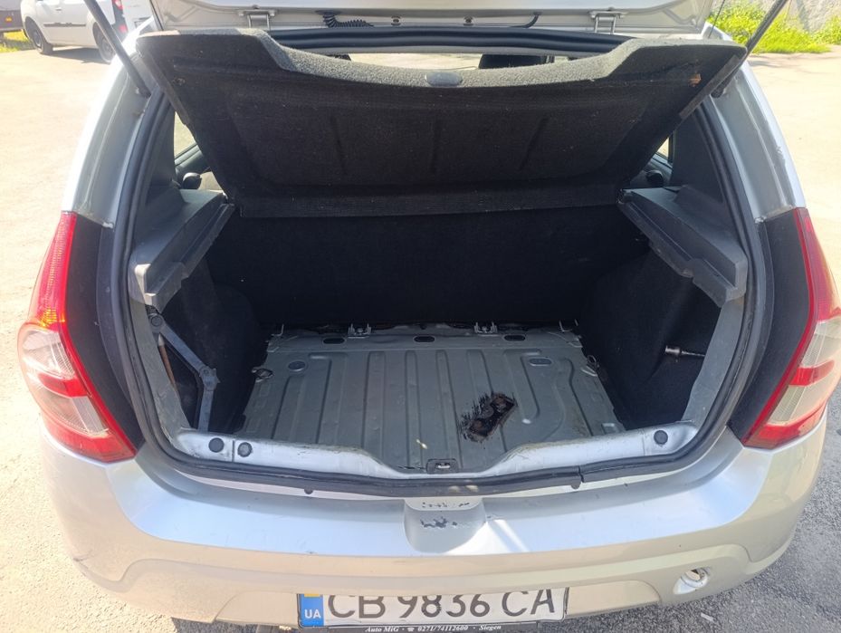 Автомобіль Dacia Sandero