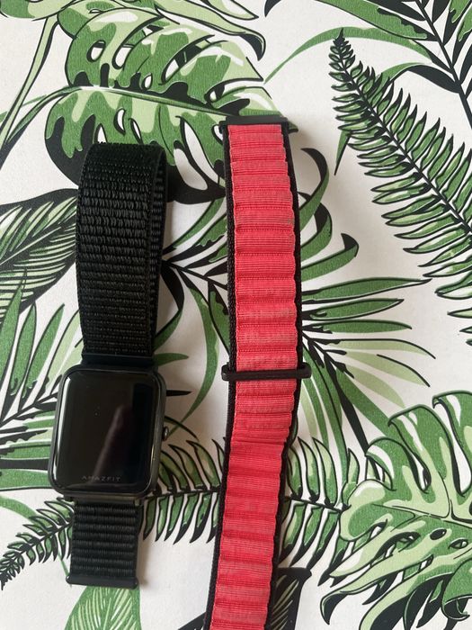 Набір( годинники, навушники, ремінці)