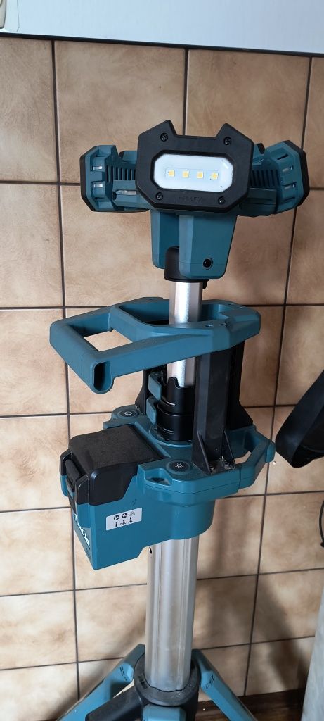 halogen Makita DLM 814- 18v