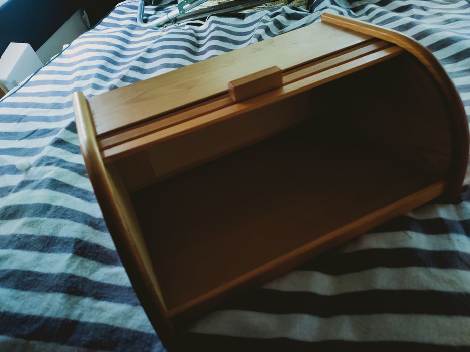 Drewniany otwierany chlebak