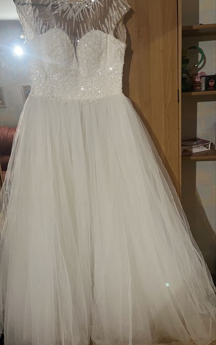 Продам весільну сукню