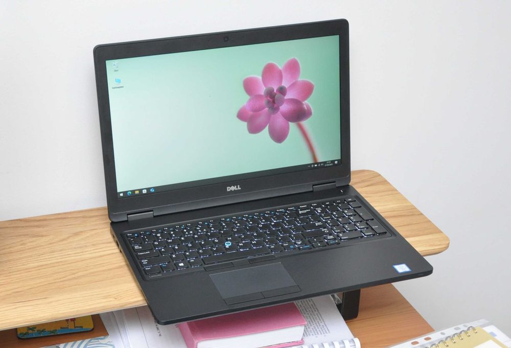 Laptop Dell Latitude 5580, i5-7300U, nowy SSD, stan dbd