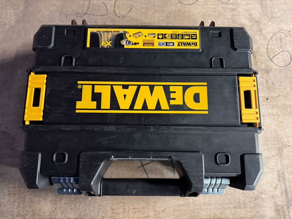 DeWALT dcd1007 skrzynka narzedziowa