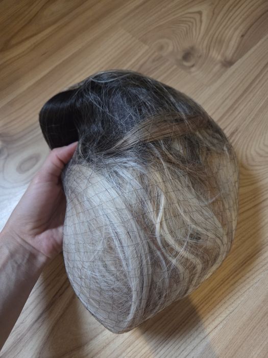 Włosy syntetyczne efekt ombre blond