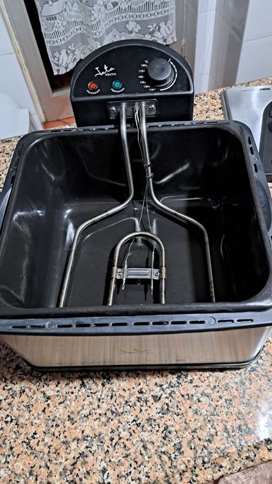 Vendo esta fritadeira elétrica usado