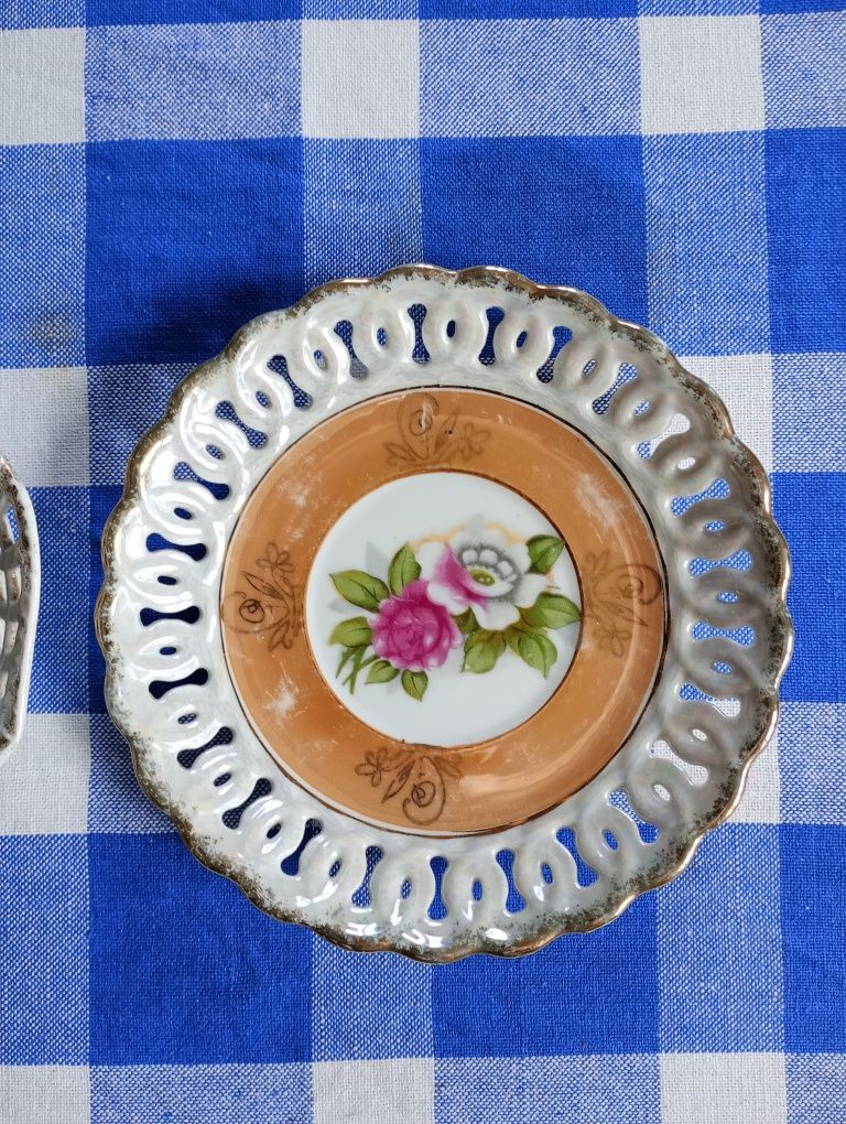 Stare ażurowe talerzyki